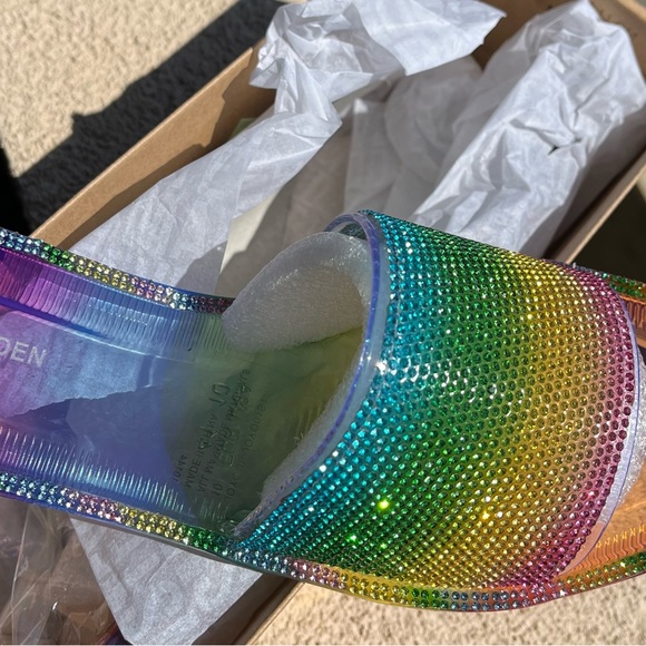 🔥BRAND NEW STEVE MADDEN Sandals🔥 - Picture 2 of 3